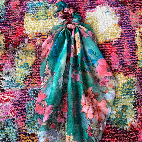 Assorted Hair Accessories - Picture 7 of 10